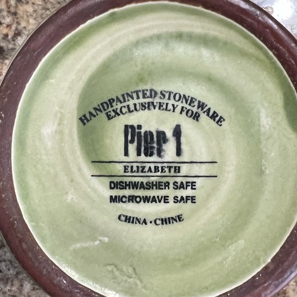 Pier 1 Handpainted Stoneware Mug 14 oz 4.5"×4" Elizabeth Discontinued Pattern - Picture 4 of 4